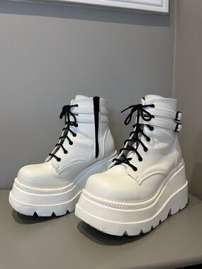 White Shaker 52 Demonias - Size 10